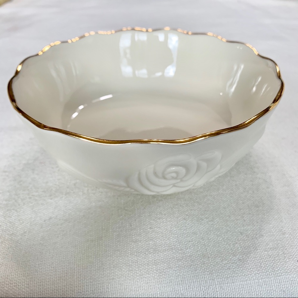 Lenox rosebud bowl. Cream & gold. Great condition